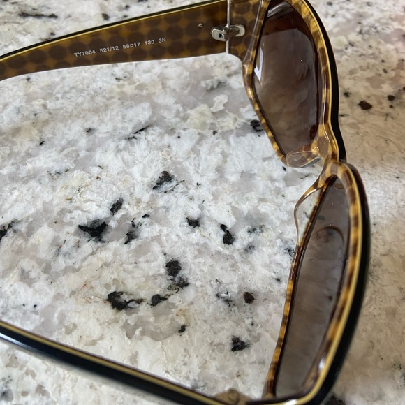 Tory Burch Women’s Sunglasses - Brown lens/frame excellent condition - Picture 6 of 6